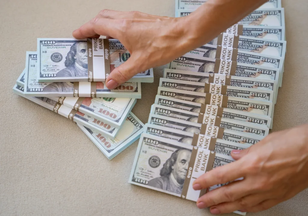 اخلال در نظام اقتصادی قاچاق دلار ارز کلان پول کثیف