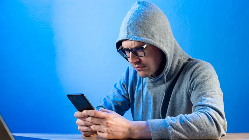 وکیل پلیس فتا پاسخ می‌دهد: چگونه صاحب پیج فیک اینستاگرام را شناسایی کنیم؟
