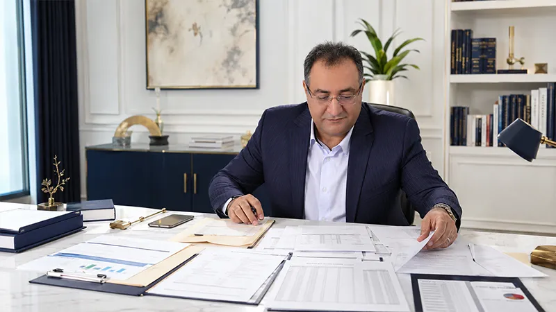 توقیف حساب بانکی در پروندههای جرائم اقتصادی؛ چه اقداماتی باید انجام داد؟ مدارک لازم برای دفاع در پرونده توقیف حساب بانکی